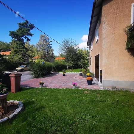 A Beautiful One Bedroom Apartment Stockholm Bagian luar foto